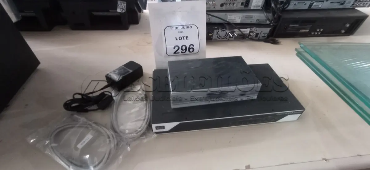 LOTE 296 - 01 ROTEADOR MODELO 800M MARCA CISCO E 01 ADDERLINK IP GOLD MARCA REAL VA. (NO ESTADO) ATENÇÃO! FAZER A VISITAÇÃO ANTES DE ARREMATAR, NÃO SABEMOS SE FUNCIONA, LEILÃO NÃO TEM GARANTIA E NEM DEVOLUÇÃO, SUJEITO A POSSÍVEIS AVARIAS VISÍVEIS/OCULTAS E/OU AUSÊNCIA DE COMPONENTES.