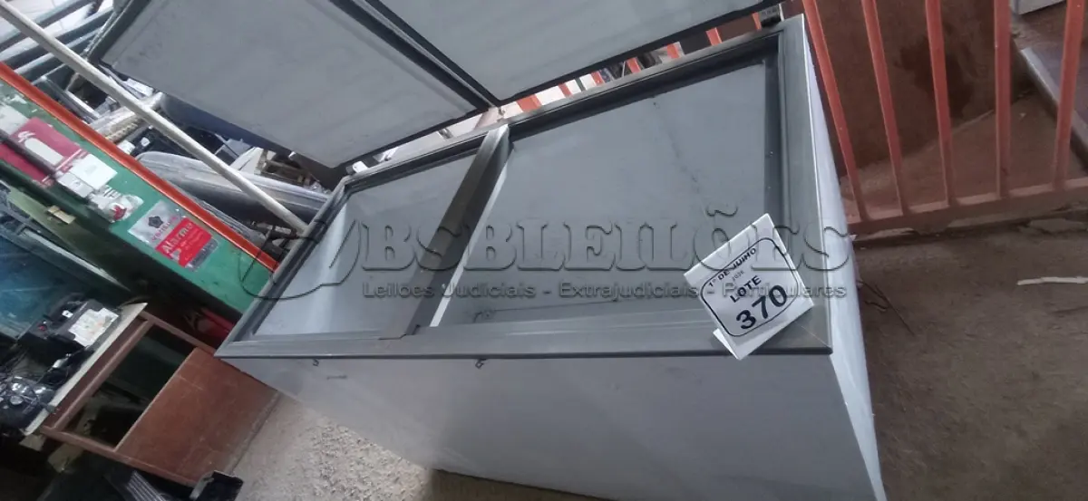LOTE 370 - 01 FREEZER HORIZONTAL MARCA CONSUL SEM MOTOR. (NO ESTADO) ATENÇÃO! FAZER A VISITAÇÃO ANTES DE ARREMATAR, NÃO SABEMOS SE FUNCIONA, LEILÃO NÃO TEM GARANTIA E NEM DEVOLUÇÃO, SUJEITO A POSSÍVEIS AVARIAS VISÍVEIS/OCULTAS E/OU AUSÊNCIA DE COMPONENTES.