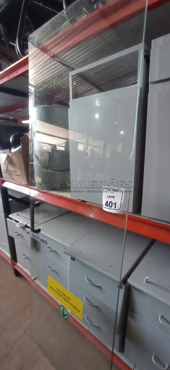 LOTE 401 - 01 PORTA DE VIDRO DE 2,06X0,69. (NO ESTADO) ATENÇÃO! FAZER A VISITAÇÃO ANTES DE ARREMATAR, NÃO SABEMOS SE FUNCIONA, LEILÃO NÃO TEM GARANTIA E NEM DEVOLUÇÃO, SUJEITO A POSSÍVEIS AVARIAS VISÍVEIS/OCULTAS E/OU AUSÊNCIA DE COMPONENTES.
