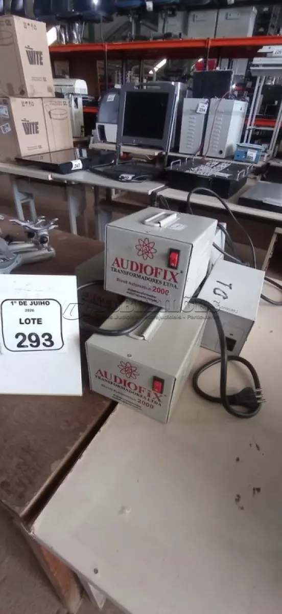 LOTE 293 - 05 TRANSFORMADORES DE MARCAS E MODELOS DIVERSOS. (NO ESTADO) ATENÇÃO! FAZER A VISITAÇÃO ANTES DE ARREMATAR, NÃO SABEMOS SE FUNCIONA, LEILÃO NÃO TEM GARANTIA E NEM DEVOLUÇÃO, SUJEITO A POSSÍVEIS AVARIAS VISÍVEIS/OCULTAS E/OU AUSÊNCIA DE COMPONENTES.