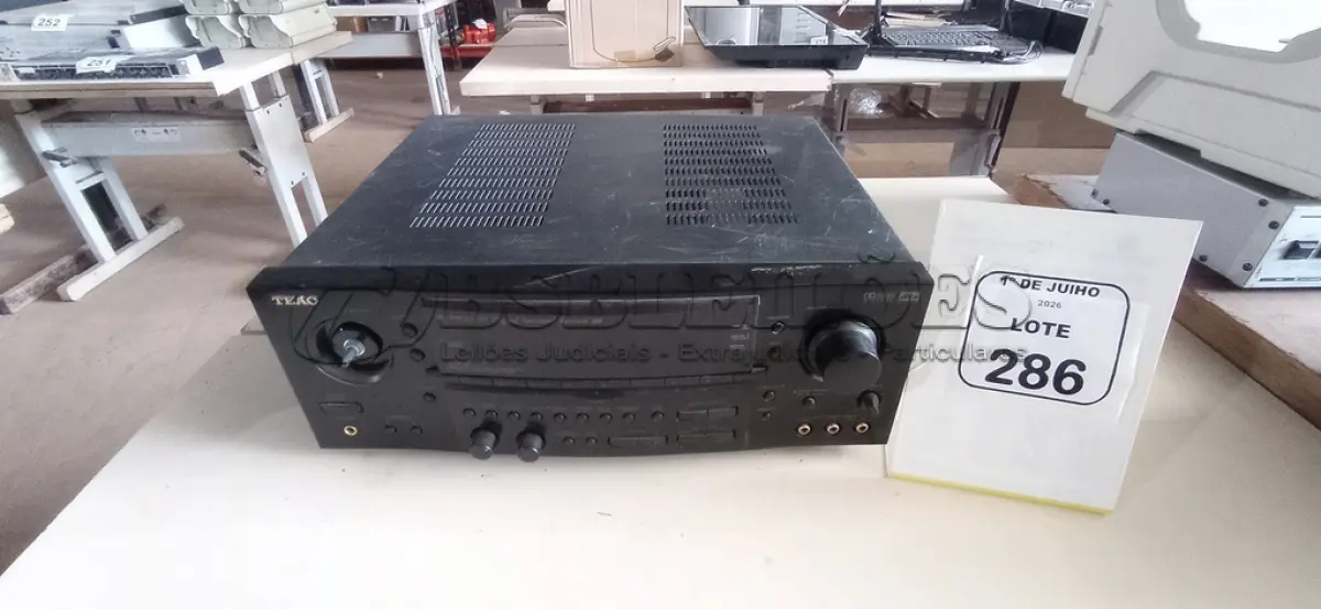 LOTE 286 - 01 RECEIVER MARCA TEAC. (NO ESTADO) ATENÇÃO! FAZER A VISITAÇÃO ANTES DE ARREMATAR, NÃO SABEMOS SE FUNCIONA, LEILÃO NÃO TEM GARANTIA E NEM DEVOLUÇÃO, SUJEITO A POSSÍVEIS AVARIAS VISÍVEIS/OCULTAS E/OU AUSÊNCIA DE COMPONENTES.