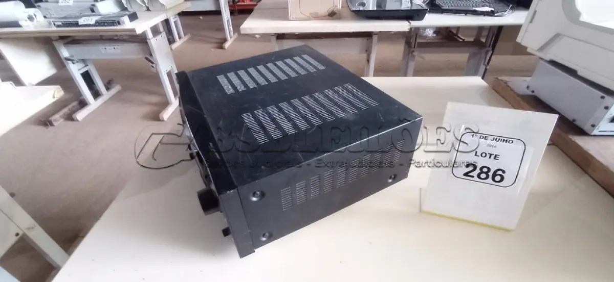 LOTE 286 - 01 RECEIVER MARCA TEAC. (NO ESTADO) ATENÇÃO! FAZER A VISITAÇÃO ANTES DE ARREMATAR, NÃO SABEMOS SE FUNCIONA, LEILÃO NÃO TEM GARANTIA E NEM DEVOLUÇÃO, SUJEITO A POSSÍVEIS AVARIAS VISÍVEIS/OCULTAS E/OU AUSÊNCIA DE COMPONENTES.