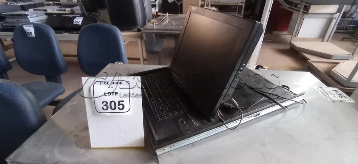 LOTE 305 - 01 CONSOLE DE RACK SERVIDOR MARCA BLACK BOX. (NO ESTADO) ATENÇÃO! FAZER A VISITAÇÃO ANTES DE ARREMATAR, NÃO SABEMOS SE FUNCIONA, LEILÃO NÃO TEM GARANTIA E NEM DEVOLUÇÃO, SUJEITO A POSSÍVEIS AVARIAS VISÍVEIS/OCULTAS E/OU AUSÊNCIA DE COMPONENTES.