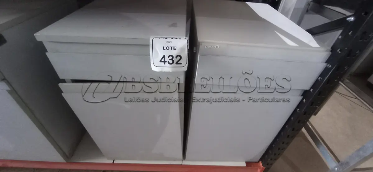 LOTE 432 - 02 ARMÁRIOS PARA CPU COM 01 PORTA E 01 GAVETA. (NO ESTADO) ATENÇÃO! FAZER A VISITAÇÃO ANTES DE ARREMATAR, NÃO SABEMOS SE FUNCIONA, LEILÃO NÃO TEM GARANTIA E NEM DEVOLUÇÃO, SUJEITO A POSSÍVEIS AVARIAS VISÍVEIS/OCULTAS E/OU AUSÊNCIA DE COMPONENTES.