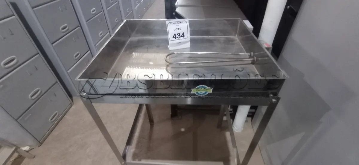 LOTE 434 - 01 BANHO MARIA EM INOX. (NO ESTADO) ATENÇÃO! FAZER A VISITAÇÃO ANTES DE ARREMATAR, NÃO SABEMOS SE FUNCIONA, LEILÃO NÃO TEM GARANTIA E NEM DEVOLUÇÃO, SUJEITO A POSSÍVEIS AVARIAS VISÍVEIS/OCULTAS E/OU AUSÊNCIA DE COMPONENTES.
