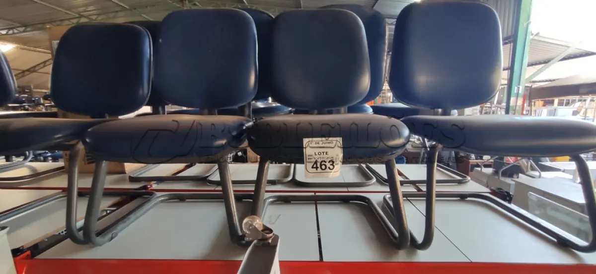 LOTE 463 - 04 CADEIRAS DE PÉS FIXOS. (NO ESTADO) ATENÇÃO! FAZER A VISITAÇÃO ANTES DE ARREMATAR, NÃO SABEMOS SE FUNCIONA, LEILÃO NÃO TEM GARANTIA E NEM DEVOLUÇÃO, SUJEITO A POSSÍVEIS AVARIAS VISÍVEIS/OCULTAS E/OU AUSÊNCIA DE COMPONENTES.