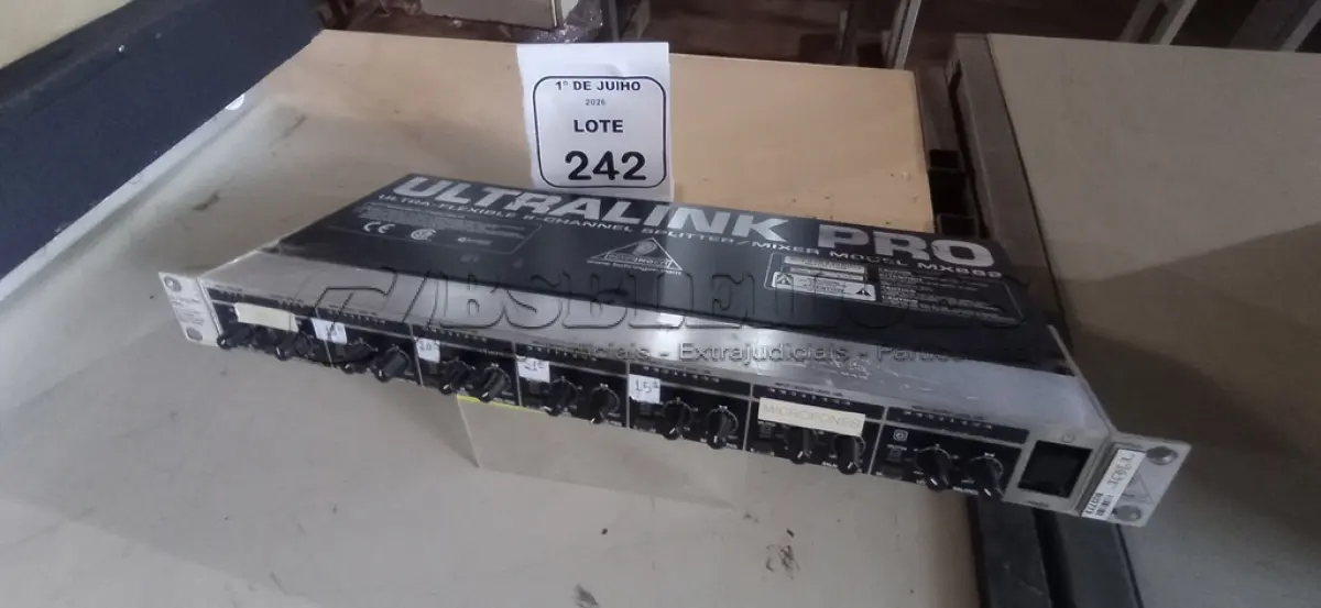 LOTE 242 - 01 SISTEMA DE ÁUDIO ULTRA- FLEXIBLE SPLITTER E MIX 8 CANAIS MODELO MX882 MARCA ULTRALINK PRO. (NO ESTADO) ATENÇÃO! FAZER A VISITAÇÃO ANTES DE ARREMATAR, NÃO SABEMOS SE FUNCIONA, LEILÃO NÃO TEM GARANTIA E NEM DEVOLUÇÃO, SUJEITO A POSSÍVEIS AVARIAS VISÍVEIS/OCULTAS E/OU AUSÊNCIA DE COMPONENTES.