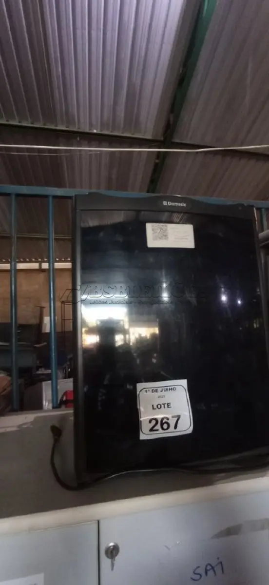 LOTE 267 - 01 FRIGOBAR 220V MARCA DOMETIC. (NO ESTADO) ATENÇÃO! FAZER A VISITAÇÃO ANTES DE ARREMATAR, NÃO SABEMOS SE FUNCIONA, LEILÃO NÃO TEM GARANTIA E NEM DEVOLUÇÃO, SUJEITO A POSSÍVEIS AVARIAS VISÍVEIS/OCULTAS E/OU AUSÊNCIA DE COMPONENTES.