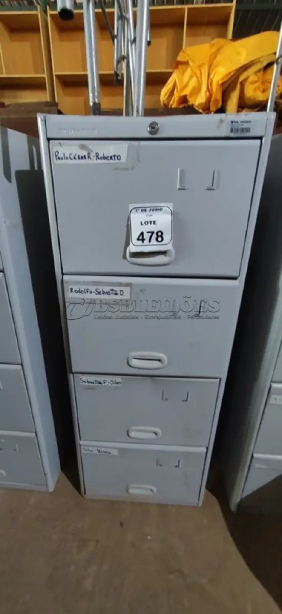 LOTE 478 - 01 ARQUIVO DE AÇO COM 04 GAVETAS. (NO ESTADO) ATENÇÃO! FAZER A VISITAÇÃO ANTES DE ARREMATAR, NÃO SABEMOS SE FUNCIONA, LEILÃO NÃO TEM GARANTIA E NEM DEVOLUÇÃO, SUJEITO A POSSÍVEIS AVARIAS VISÍVEIS/OCULTAS E/OU AUSÊNCIA DE COMPONENTES.