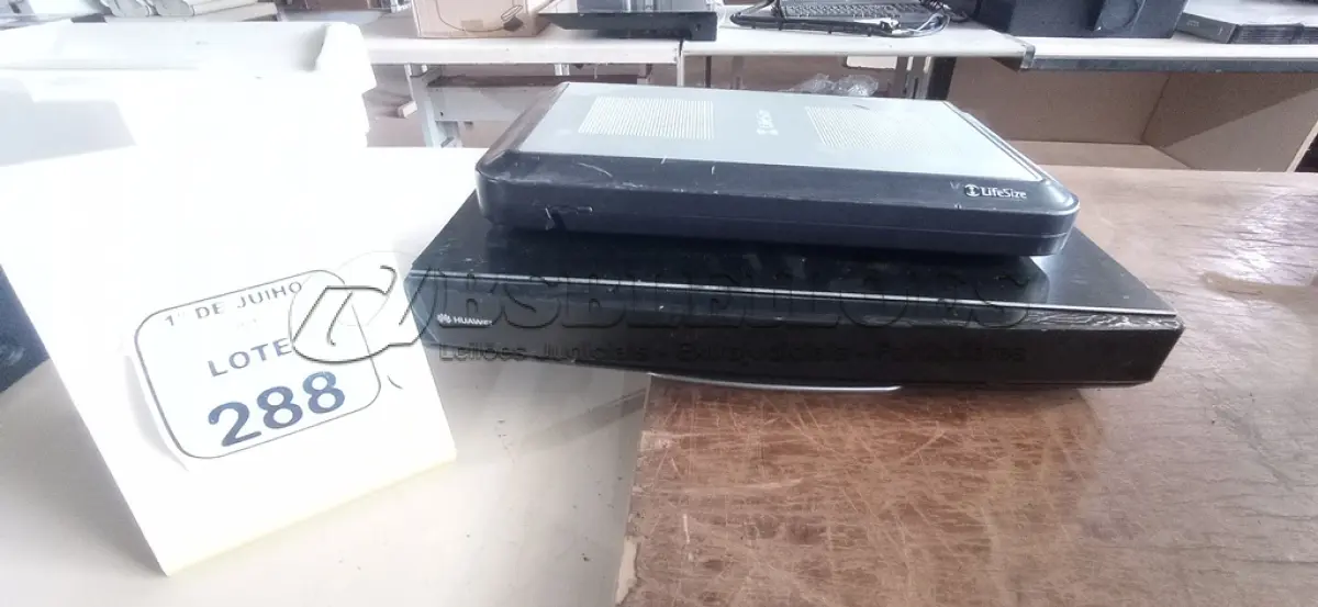 LOTE 288 - 02 APARELHOS DE VIDEOCONFERÊNCIA MARCA HUAWEI E LIFESIZE. (NO ESTADO) ATENÇÃO! FAZER A VISITAÇÃO ANTES DE ARREMATAR, NÃO SABEMOS SE FUNCIONA, LEILÃO NÃO TEM GARANTIA E NEM DEVOLUÇÃO, SUJEITO A POSSÍVEIS AVARIAS VISÍVEIS/OCULTAS E/OU AUSÊNCIA DE COMPONENTES.