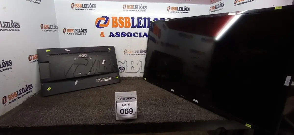 LOTE 069 - 01 TV 40’’ MARCA SAMSUNG PARA RETIRADA DE PEÇAS E 01 MONITOR 24’’ MARCA AOC. (NO ESTADO) ATENÇÃO! FAZER A VISITAÇÃO ANTES DE ARREMATAR, NÃO SABEMOS SE FUNCIONA, LEILÃO NÃO TEM GARANTIA E NEM DEVOLUÇÃO, SUJEITO A POSSÍVEIS AVARIAS VISÍVEIS/OCULTAS E/OU AUSÊNCIA DE COMPONENTES.