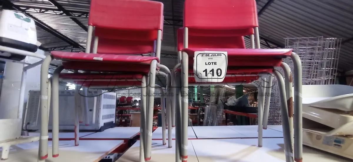 LOTE 110 - 06 CADEIRAS INFANTIS NA COR VERMELHA. (NO ESTADO) ATENÇÃO! FAZER A VISITAÇÃO ANTES DE ARREMATAR, NÃO SABEMOS SE FUNCIONA, LEILÃO NÃO TEM GARANTIA E NEM DEVOLUÇÃO, SUJEITO A POSSÍVEIS AVARIAS VISÍVEIS/OCULTAS E/OU AUSÊNCIA DE COMPONENTES.