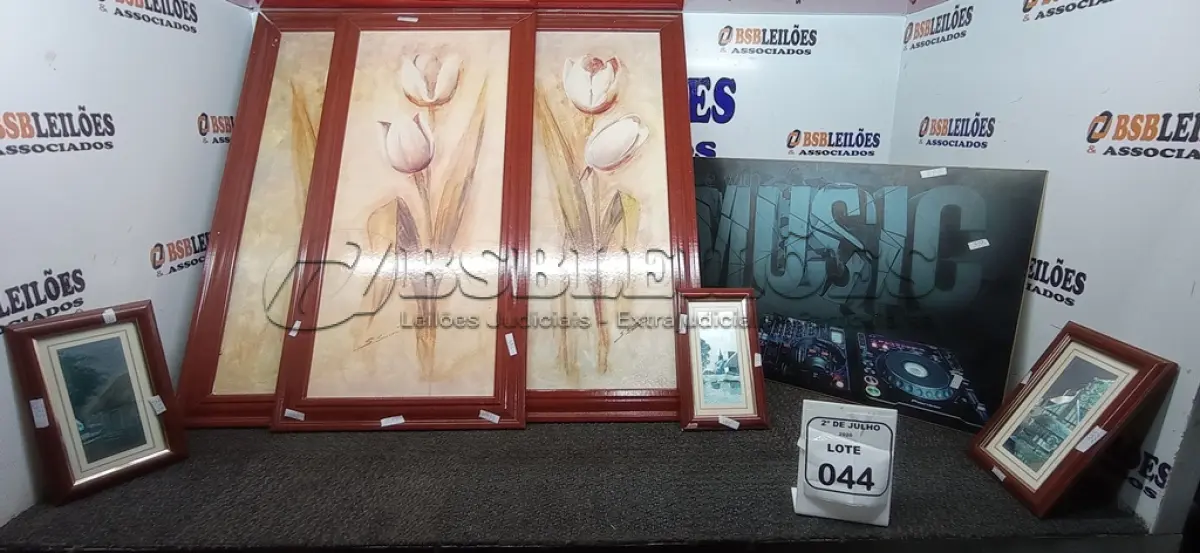 LOTE 044 - 07 QUADROS DECORATIVOS. (NO ESTADO) ATENÇÃO! FAZER A VISITAÇÃO ANTES DE ARREMATAR, NÃO SABEMOS SE FUNCIONA, LEILÃO NÃO TEM GARANTIA E NEM DEVOLUÇÃO, SUJEITO A POSSÍVEIS AVARIAS VISÍVEIS/OCULTAS E/OU AUSÊNCIA DE COMPONENTES.