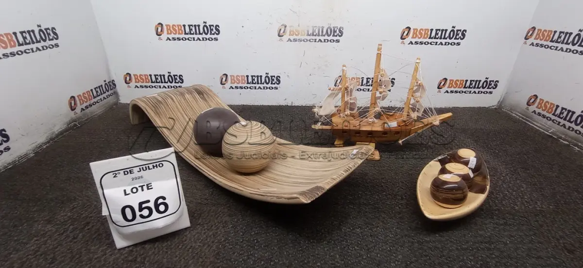 LOTE 056 - 01 LOTE COM VÁRIOS ITENS DECORATIVOS DIRETO. (NO ESTADO) ATENÇÃO! FAZER A VISITAÇÃO ANTES DE ARREMATAR, NÃO SABEMOS SE FUNCIONA, LEILÃO NÃO TEM GARANTIA E NEM DEVOLUÇÃO, SUJEITO A POSSÍVEIS AVARIAS VISÍVEIS/OCULTAS E/OU AUSÊNCIA DE COMPONENTES.