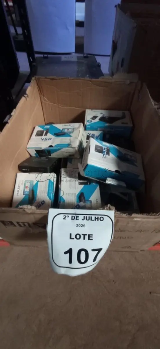 LOTE 107 - 01 LOTE COM VÁRIOS APARELHOS DE TV BOX MODELOS SMART PRO 4K HD. (NO ESTADO) ATENÇÃO! FAZER A VISITAÇÃO ANTES DE ARREMATAR, NÃO SABEMOS SE FUNCIONA, LEILÃO NÃO TEM GARANTIA E NEM DEVOLUÇÃO, SUJEITO A POSSÍVEIS AVARIAS VISÍVEIS/OCULTAS E/OU AUSÊNCIA DE COMPONENTES.