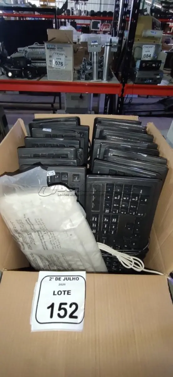 LOTE 152 - 01 LOTE COM GRANDE QUANTIDADE DE TECLADOS DE PC DE MARCAS E MODELOS DIVERSOS. (NO ESTADO) ATENÇÃO! FAZER A VISITAÇÃO ANTES DE ARREMATAR, NÃO SABEMOS SE FUNCIONA, LEILÃO NÃO TEM GARANTIA E NEM DEVOLUÇÃO, SUJEITO A POSSÍVEIS AVARIAS VISÍVEIS/OCULTAS E/OU AUSÊNCIA DE COMPONENTES.
