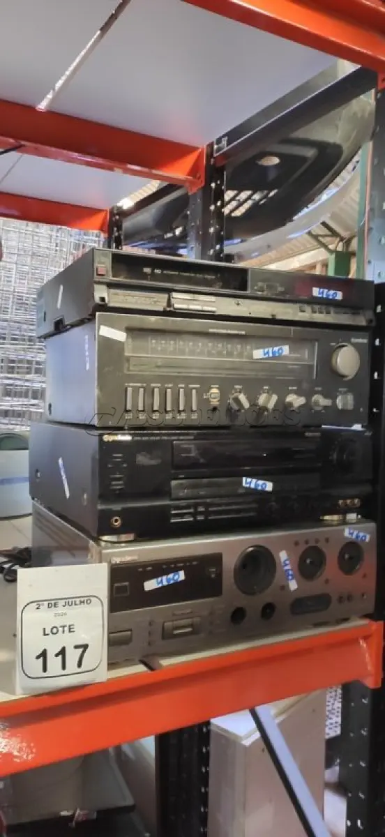 LOTE 117 - 01 APARELHO DE VÍDEO CASSETE E 03 RECEIVERS DE MODELOS DIVERSOS MARCA GRADIENTE. (NO ESTADO) ATENÇÃO! FAZER A VISITAÇÃO ANTES DE ARREMATAR, NÃO SABEMOS SE FUNCIONA, LEILÃO NÃO TEM GARANTIA E NEM DEVOLUÇÃO, SUJEITO A POSSÍVEIS AVARIAS VISÍVEIS/OCULTAS E/OU AUSÊNCIA DE COMPONENTES.