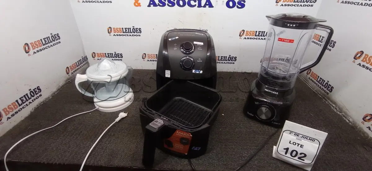 LOTE 102 - 01 AIR FRYER, 01 LIQUIDIFICADOR E 01 ESPREMEDOR DE FRUTAS. (NO ESTADO) ATENÇÃO! FAZER A VISITAÇÃO ANTES DE ARREMATAR, NÃO SABEMOS SE FUNCIONA, LEILÃO NÃO TEM GARANTIA E NEM DEVOLUÇÃO, SUJEITO A POSSÍVEIS AVARIAS VISÍVEIS/OCULTAS E/OU AUSÊNCIA DE COMPONENTES.