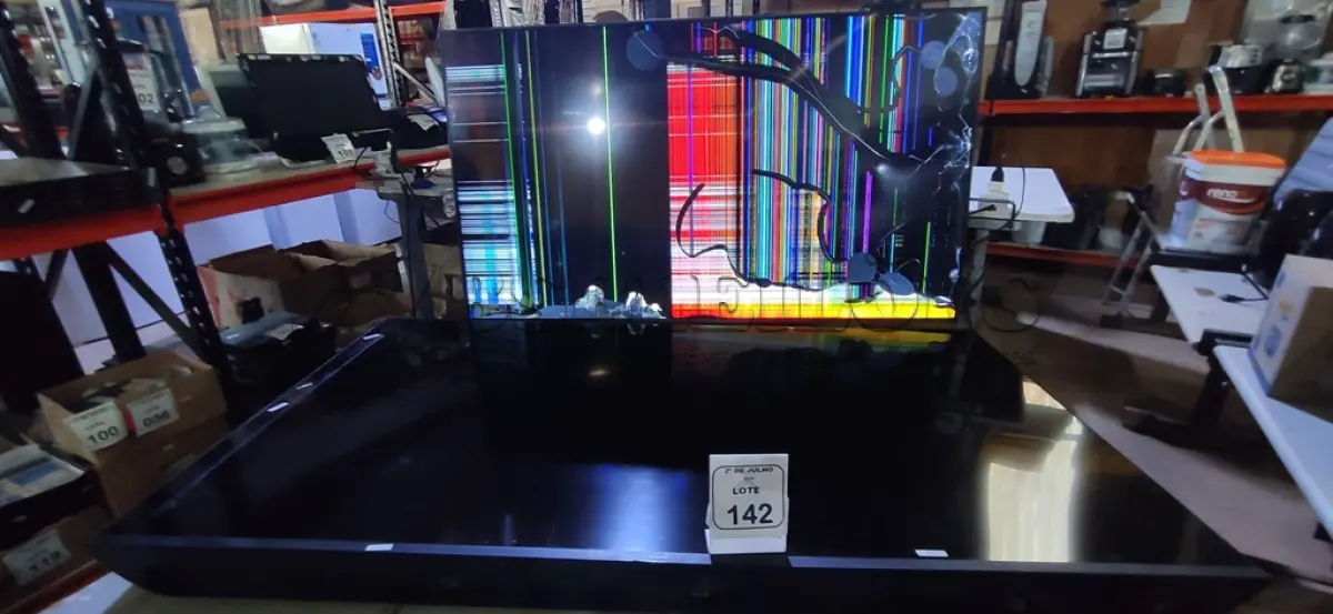 LOTE 142 - 01 TV 70’’ MARCA PHILIPS E 01 TV 60’’ PARA RETIRADA DE PEÇAS. (NO ESTADO) ATENÇÃO! FAZER A VISITAÇÃO ANTES DE ARREMATAR, NÃO SABEMOS SE FUNCIONA, LEILÃO NÃO TEM GARANTIA E NEM DEVOLUÇÃO, SUJEITO A POSSÍVEIS AVARIAS VISÍVEIS/OCULTAS E/OU AUSÊNCIA DE COMPONENTES.
