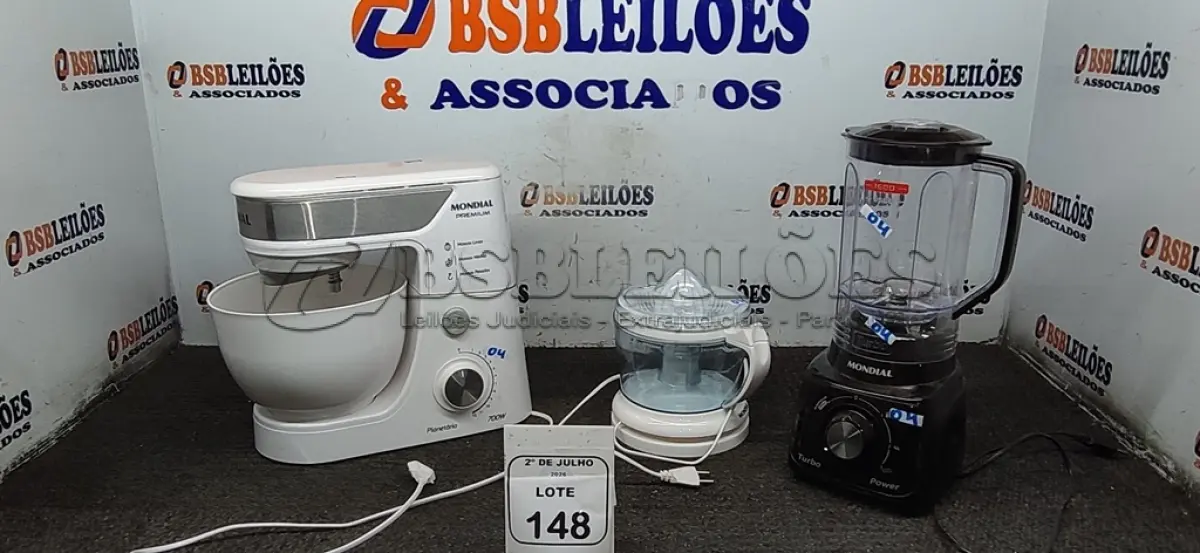 LOTE 148 - 01 BATEDEIRA PLANETÁRIA, 01 ESPREMEDOR DE FRUTAS E 01 LIQUIDIFICADOR MARCA MONDIAL. (NO ESTADO) ATENÇÃO! FAZER A VISITAÇÃO ANTES DE ARREMATAR, NÃO SABEMOS SE FUNCIONA, LEILÃO NÃO TEM GARANTIA E NEM DEVOLUÇÃO, SUJEITO A POSSÍVEIS AVARIAS VISÍVEIS/OCULTAS E/OU AUSÊNCIA DE COMPONENTES.