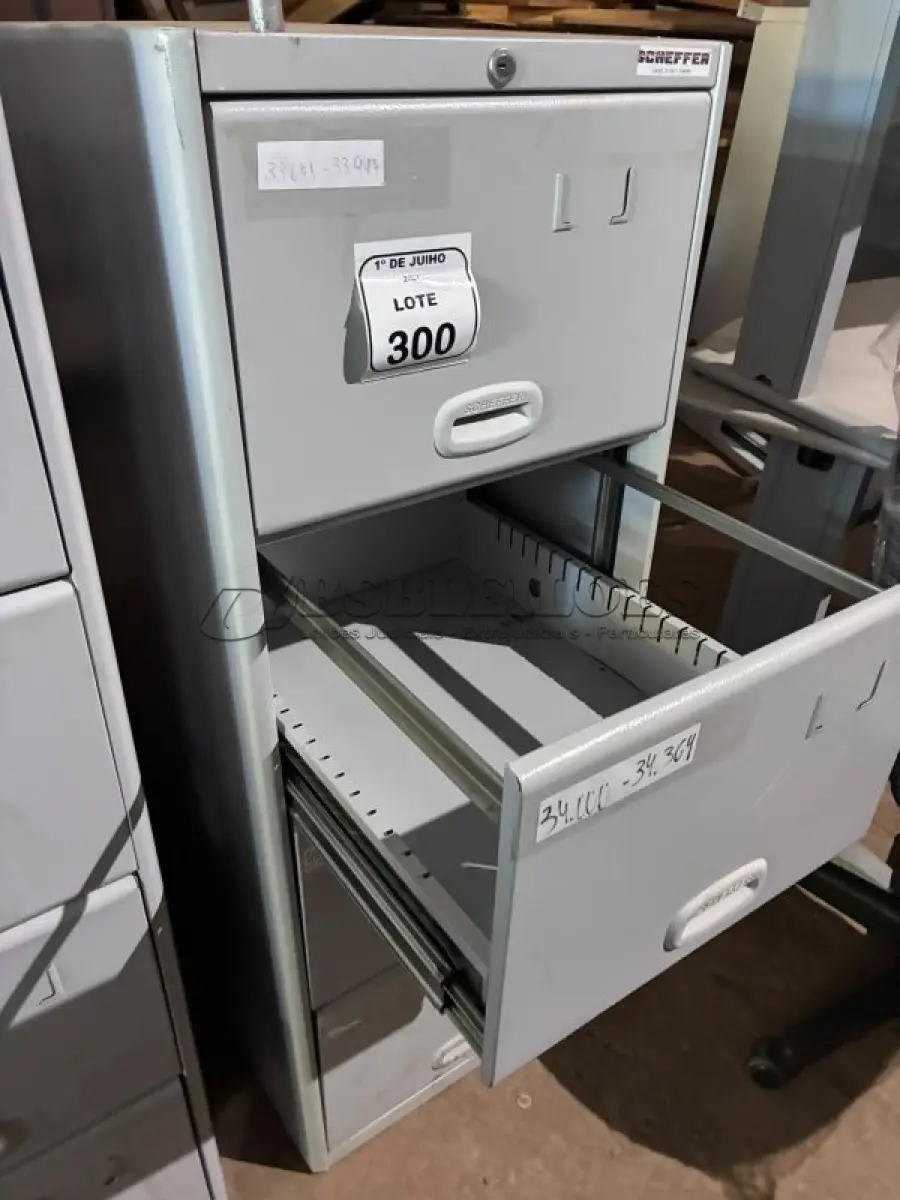 LOTE 300 - 01 ARQUIVO DE AÇO 04 GAVETAS. (NO ESTADO) ATENÇÃO! FAZER A VISITAÇÃO ANTES DE ARREMATAR, NÃO SABEMOS SE FUNCIONA, LEILÃO NÃO TEM GARANTIA E NEM DEVOLUÇÃO, SUJEITO A POSSÍVEIS AVARIAS VISÍVEIS/OCULTAS E/OU AUSÊNCIA DE COMPONENTES.
