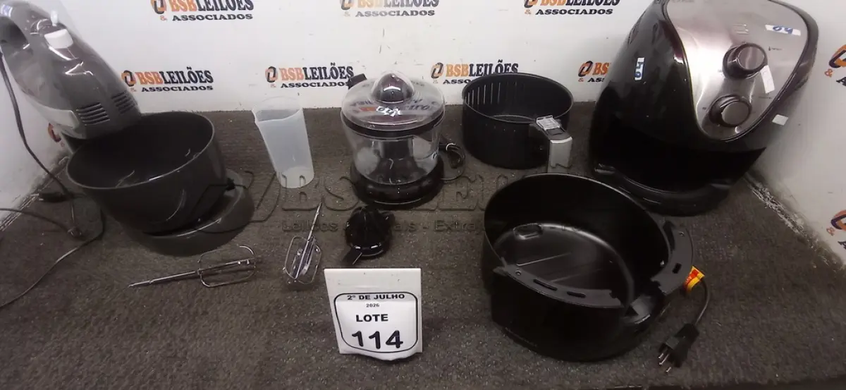 LOTE 114 - 01 AIR FRYER, 01 ESPREMEDOR DE FRUTAS E 01 BATEDEIRA MARCA MONDIAL. (NO ESTADO) ATENÇÃO! FAZER A VISITAÇÃO ANTES DE ARREMATAR, NÃO SABEMOS SE FUNCIONA, LEILÃO NÃO TEM GARANTIA E NEM DEVOLUÇÃO, SUJEITO A POSSÍVEIS AVARIAS VISÍVEIS/OCULTAS E/OU AUSÊNCIA DE COMPONENTES.