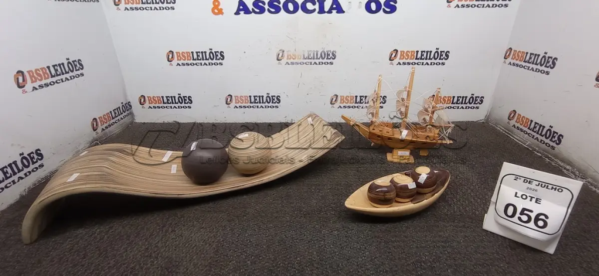 LOTE 056 - 01 LOTE COM VÁRIOS ITENS DECORATIVOS DIRETO. (NO ESTADO) ATENÇÃO! FAZER A VISITAÇÃO ANTES DE ARREMATAR, NÃO SABEMOS SE FUNCIONA, LEILÃO NÃO TEM GARANTIA E NEM DEVOLUÇÃO, SUJEITO A POSSÍVEIS AVARIAS VISÍVEIS/OCULTAS E/OU AUSÊNCIA DE COMPONENTES.