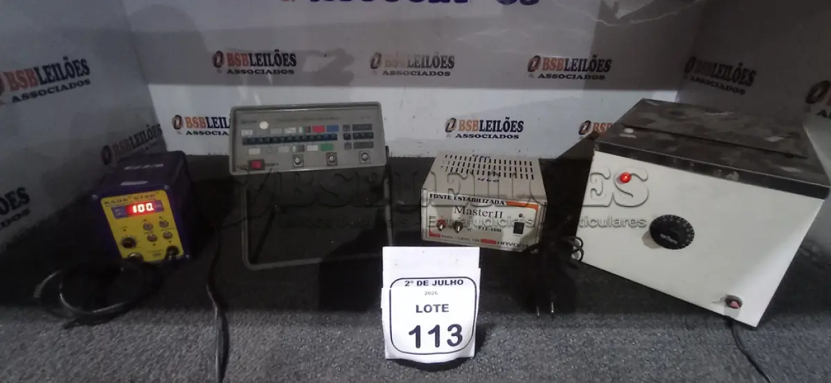 LOTE 113 - 01 DERRETEDEIRA DE CHOCOLATE, 01 GERADOR DE BARRAS MODELO GB-52, 01 ESTAÇÃO DE SOLDAGEM MODELO 878D MARCA CADA E 01 FONTE ESTABILIZADA. (NO ESTADO) ATENÇÃO! FAZER A VISITAÇÃO ANTES DE ARREMATAR, NÃO SABEMOS SE FUNCIONA, LEILÃO NÃO TEM GARANTIA E NEM DEVOLUÇÃO, SUJEITO A POSSÍVEIS AVARIAS VISÍVEIS/OCULTAS E/OU AUSÊNCIA DE COMPONENTES.