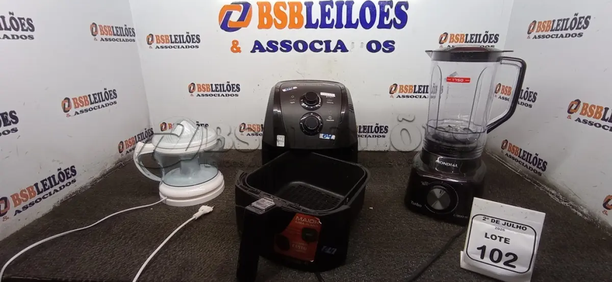LOTE 102 - 01 AIR FRYER, 01 LIQUIDIFICADOR E 01 ESPREMEDOR DE FRUTAS. (NO ESTADO) ATENÇÃO! FAZER A VISITAÇÃO ANTES DE ARREMATAR, NÃO SABEMOS SE FUNCIONA, LEILÃO NÃO TEM GARANTIA E NEM DEVOLUÇÃO, SUJEITO A POSSÍVEIS AVARIAS VISÍVEIS/OCULTAS E/OU AUSÊNCIA DE COMPONENTES.