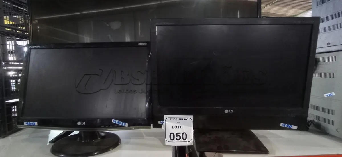 LOTE 050 - 01 TV 42’’ MARCA LG PARA RETIRADA DE PEÇAS E 02 MONITORES MARCA LG. (NO ESTADO) ATENÇÃO! FAZER A VISITAÇÃO ANTES DE ARREMATAR, NÃO SABEMOS SE FUNCIONA, LEILÃO NÃO TEM GARANTIA E NEM DEVOLUÇÃO, SUJEITO A POSSÍVEIS AVARIAS VISÍVEIS/OCULTAS E/OU AUSÊNCIA DE COMPONENTES.