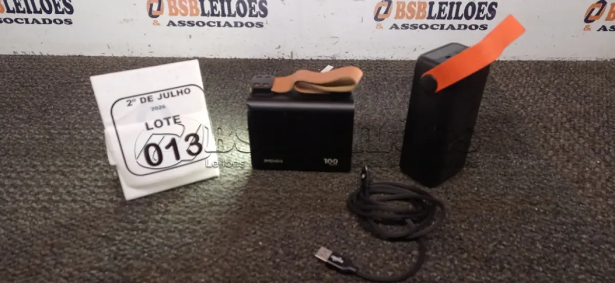 LOTE 013 - 02 POWER BANK DE MARCAS DIVERSAS. (NO ESTADO) ATENÇÃO! FAZER A VISITAÇÃO ANTES DE ARREMATAR, NÃO SABEMOS SE FUNCIONA, LEILÃO NÃO TEM GARANTIA E NEM DEVOLUÇÃO, SUJEITO A POSSÍVEIS AVARIAS VISÍVEIS/OCULTAS E/OU AUSÊNCIA DE COMPONENTES.