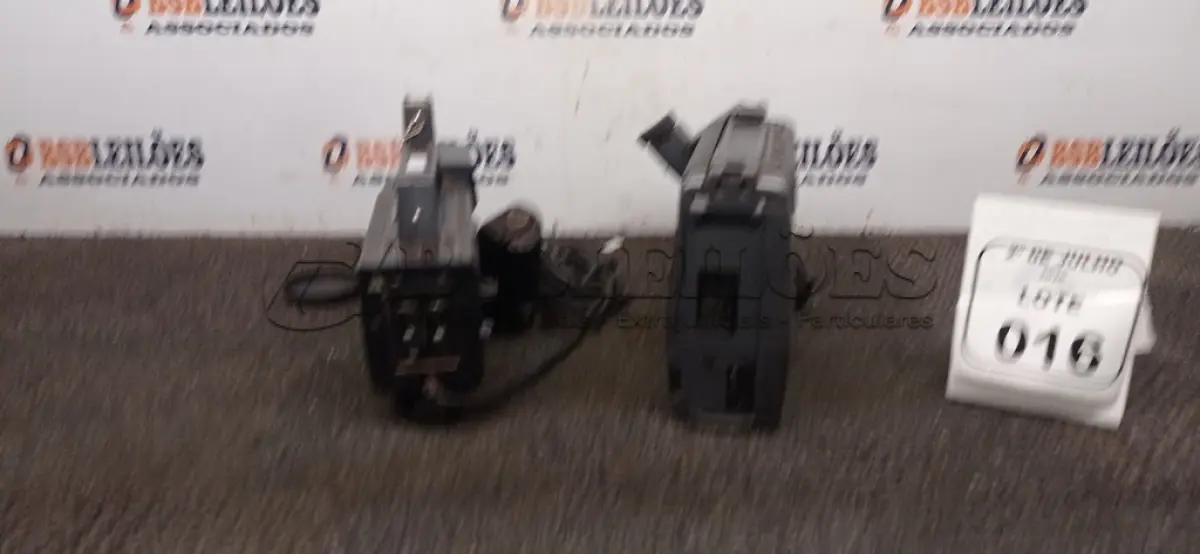 LOTE 016 - 02 FILMADORAS ANTIGAS MARCAS SHARP E NATIONAL. (NO ESTADO) ATENÇÃO! FAZER A VISITAÇÃO ANTES DE ARREMATAR, NÃO SABEMOS SE FUNCIONA, LEILÃO NÃO TEM GARANTIA E NEM DEVOLUÇÃO, SUJEITO A POSSÍVEIS AVARIAS VISÍVEIS/OCULTAS E/OU AUSÊNCIA DE COMPONENTES.
