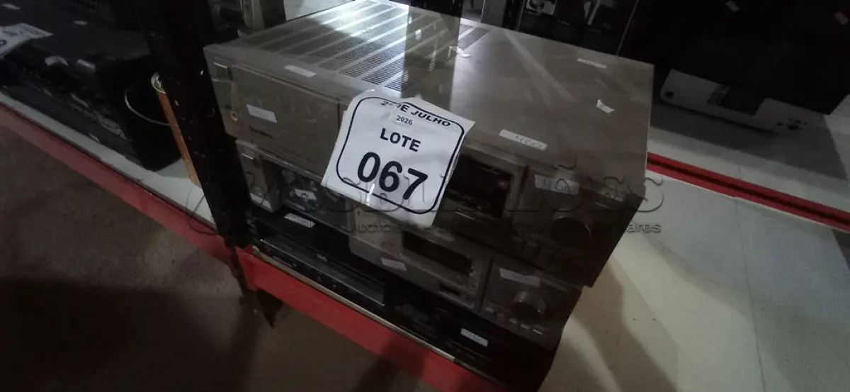 LOTE 067 - 02 RÁDIOS MODELO DS-20 MARCA GRADIENTE E 01 APARELHO DE VÍDEO CASSETE. (NO ESTADO) ATENÇÃO! FAZER A VISITAÇÃO ANTES DE ARREMATAR, NÃO SABEMOS SE FUNCIONA, LEILÃO NÃO TEM GARANTIA E NEM DEVOLUÇÃO, SUJEITO A POSSÍVEIS AVARIAS VISÍVEIS/OCULTAS E/OU AUSÊNCIA DE COMPONENTES.