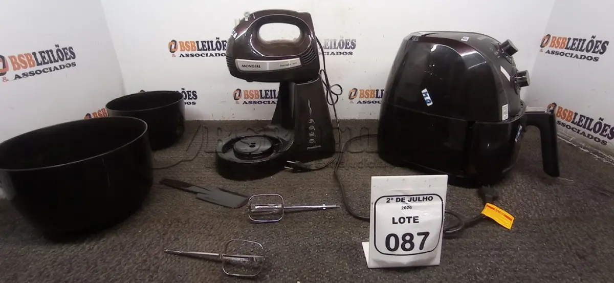 LOTE 087 - 01 AIR FRYER 4L MARCA MONDIAL E 01 BATEDEIRA MARCA MONDIAL. (NO ESTADO) ATENÇÃO! FAZER A VISITAÇÃO ANTES DE ARREMATAR, NÃO SABEMOS SE FUNCIONA, LEILÃO NÃO TEM GARANTIA E NEM DEVOLUÇÃO, SUJEITO A POSSÍVEIS AVARIAS VISÍVEIS/OCULTAS E/OU AUSÊNCIA DE COMPONENTES.