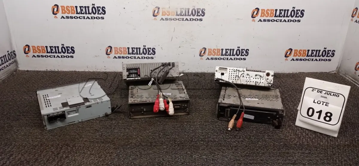 LOTE 018 - 05 APARELHOS DE SOM AUTOMOTIVO DEMARCAS E MODELOS DIVERSOS. (NO ESTADO) ATENÇÃO! FAZER A VISITAÇÃO ANTES DE ARREMATAR, NÃO SABEMOS SE FUNCIONA, LEILÃO NÃO TEM GARANTIA E NEM DEVOLUÇÃO, SUJEITO A POSSÍVEIS AVARIAS VISÍVEIS/OCULTAS E/OU AUSÊNCIA DE COMPONENTES.