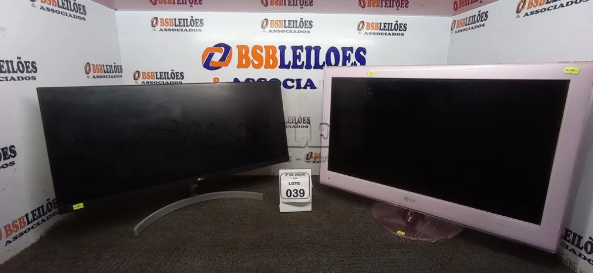 LOTE 039 - 02 MONITORES MARCA LG. (NO ESTADO) ATENÇÃO! FAZER A VISITAÇÃO ANTES DE ARREMATAR, NÃO SABEMOS SE FUNCIONA, LEILÃO NÃO TEM GARANTIA E NEM DEVOLUÇÃO, SUJEITO A POSSÍVEIS AVARIAS VISÍVEIS/OCULTAS E/OU AUSÊNCIA DE COMPONENTES.