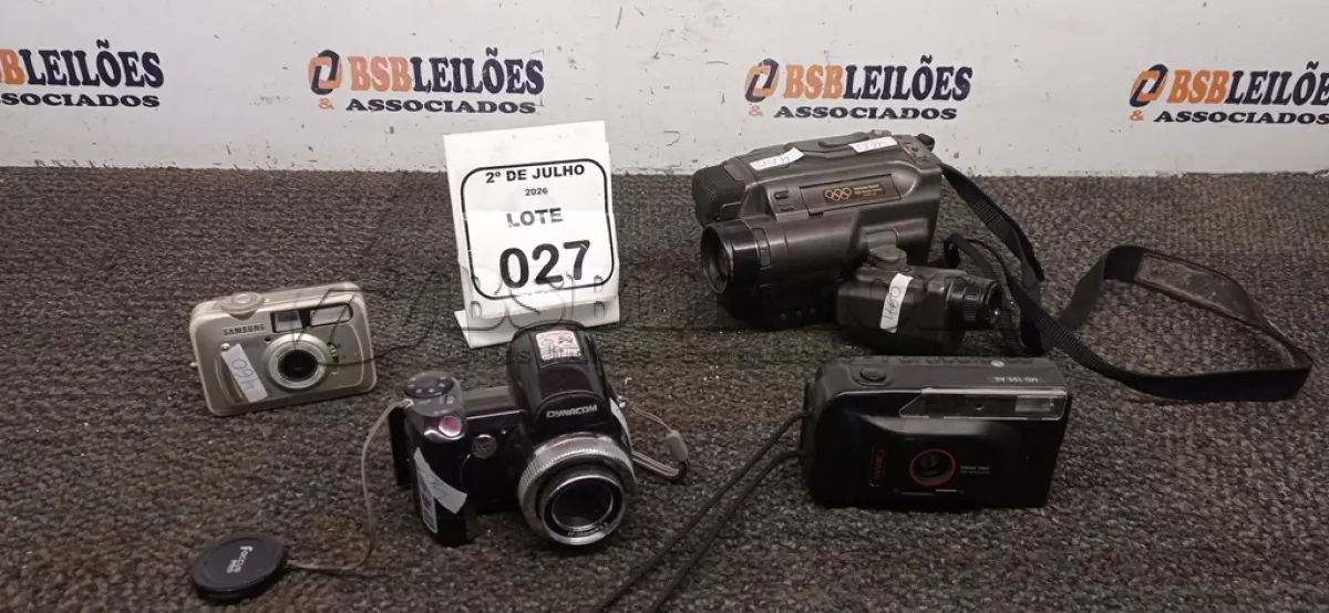 LOTE 027 - 01 FILMADORA MODELO S-VHS-C MARCA PANASONIC E 03 CÂMERAS FOTOGRÁFICAS DE MARCAS E MODELOS DIVERSOS. (NO ESTADO) ATENÇÃO! FAZER A VISITAÇÃO ANTES DE ARREMATAR, NÃO SABEMOS SE FUNCIONA, LEILÃO NÃO TEM GARANTIA E NEM DEVOLUÇÃO, SUJEITO A POSSÍVEIS AVARIAS VISÍVEIS/OCULTAS E/OU AUSÊNCIA DE COMPONENTES.
