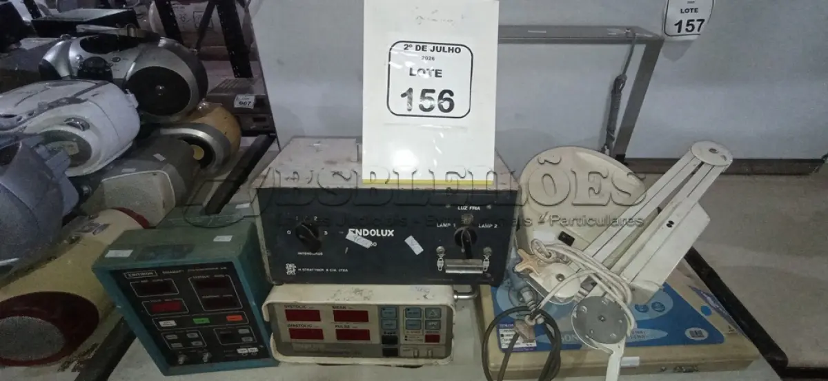 LOTE 156 - 01 MONITOR DE SINAIS VITAIS, 01 MONITOR DE PRESSÃO ARTERIAL, 01 APARELHO DE ULTRASSOM, 01 FONTE DE LUZ E 01 LUMINÁRIA LABORATORIAL. (NO ESTADO) ATENÇÃO! FAZER A VISITAÇÃO ANTES DE ARREMATAR, NÃO SABEMOS SE FUNCIONA, LEILÃO NÃO TEM GARANTIA E NEM DEVOLUÇÃO, SUJEITO A POSSÍVEIS AVARIAS VISÍVEIS/OCULTAS E/OU AUSÊNCIA DE COMPONENTES.
