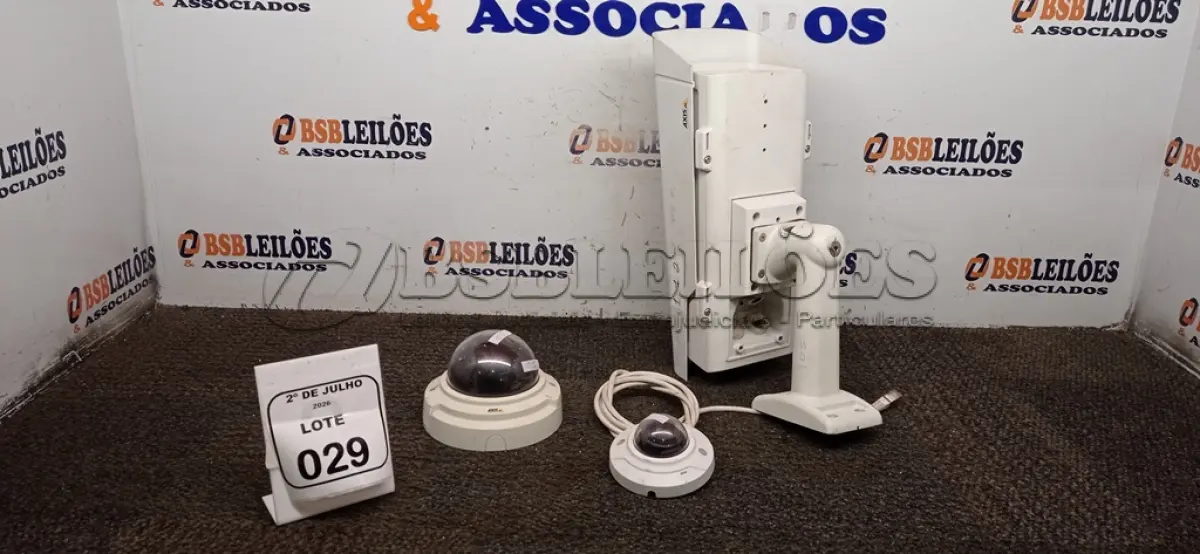 LOTE 029 - 03 CÂMERAS DE MONITORAMENTO DE MARCAS E MODELOS DIVERSOS. (NO ESTADO) ATENÇÃO! FAZER A VISITAÇÃO ANTES DE ARREMATAR, NÃO SABEMOS SE FUNCIONA, LEILÃO NÃO TEM GARANTIA E NEM DEVOLUÇÃO, SUJEITO A POSSÍVEIS AVARIAS VISÍVEIS/OCULTAS E/OU AUSÊNCIA DE COMPONENTES.