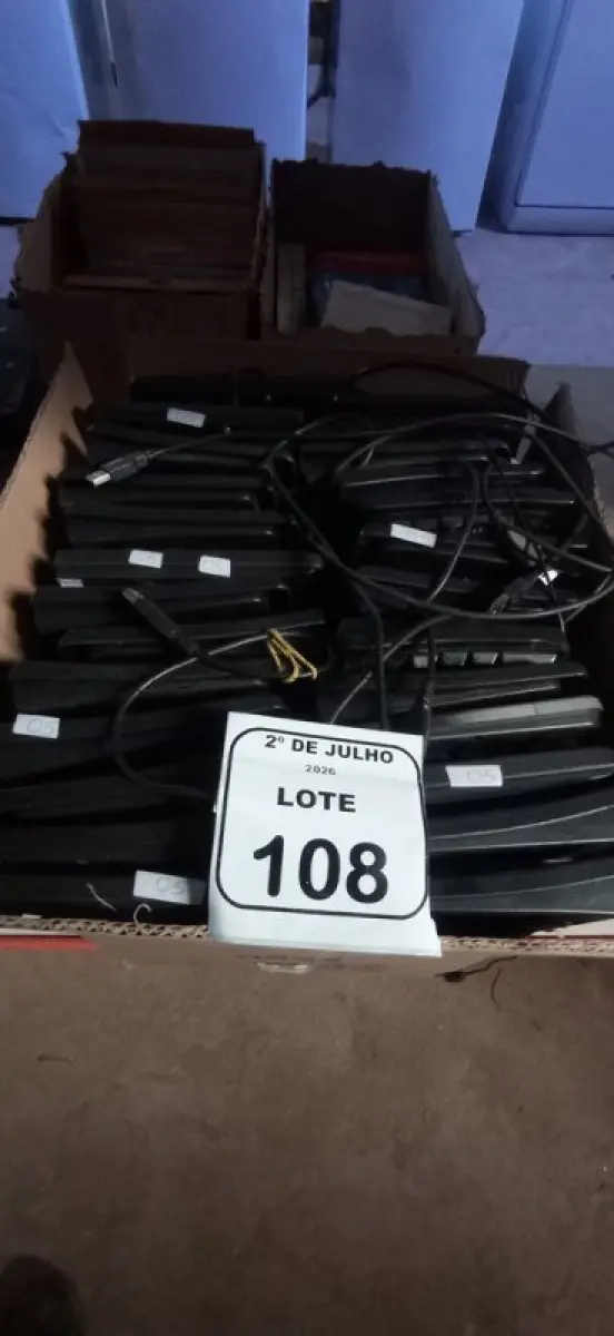 LOTE 108 - 01 LOTE COM GRANDE QUANTIDADE DE TECLADOS DE PC DE MARCAS E MODELOS DIVERSOS. (NO ESTADO) ATENÇÃO! FAZER A VISITAÇÃO ANTES DE ARREMATAR, NÃO SABEMOS SE FUNCIONA, LEILÃO NÃO TEM GARANTIA E NEM DEVOLUÇÃO, SUJEITO A POSSÍVEIS AVARIAS VISÍVEIS/OCULTAS E/OU AUSÊNCIA DE COMPONENTES.