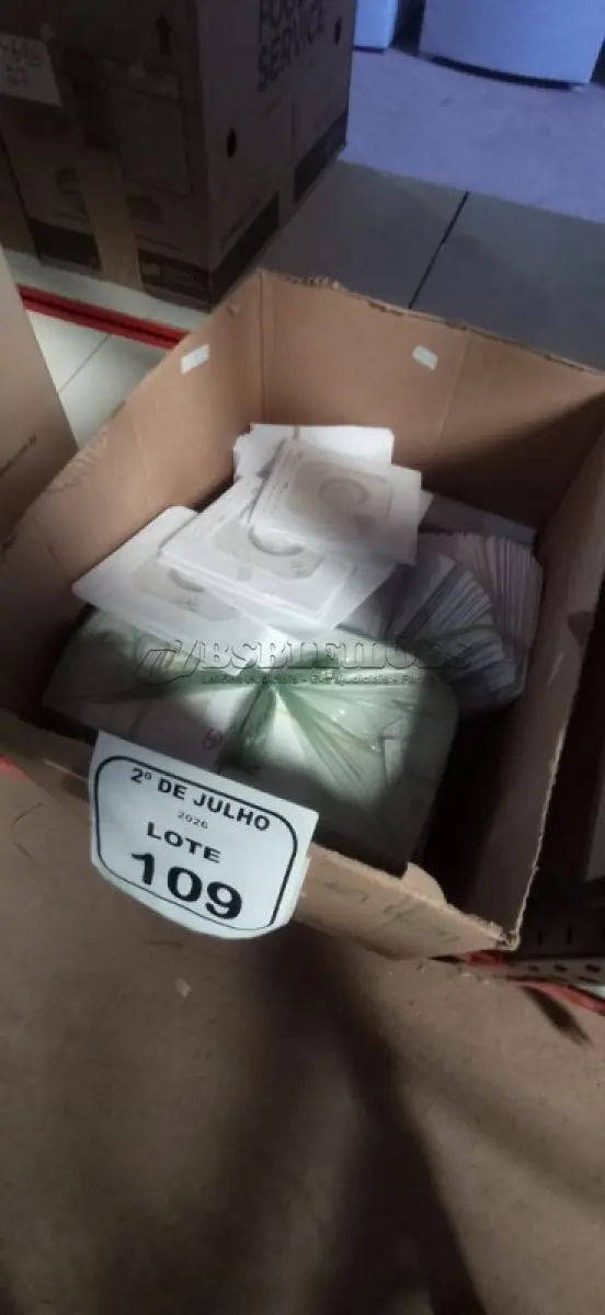 LOTE 109 - 01 LOTE COM GRANDE QUANTIDADE DE CD VIRGEM MARCA MAXPRINT. (NO ESTADO) ATENÇÃO! FAZER A VISITAÇÃO ANTES DE ARREMATAR, NÃO SABEMOS SE FUNCIONA, LEILÃO NÃO TEM GARANTIA E NEM DEVOLUÇÃO, SUJEITO A POSSÍVEIS AVARIAS VISÍVEIS/OCULTAS E/OU AUSÊNCIA DE COMPONENTES.