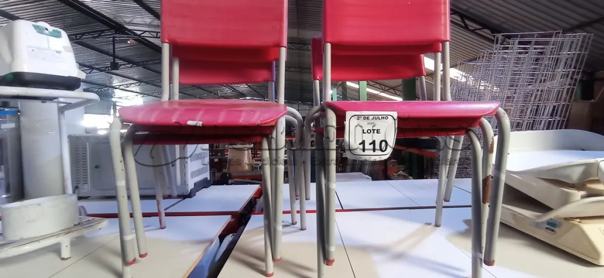 LOTE 110 - 06 CADEIRAS INFANTIS NA COR VERMELHA. (NO ESTADO) ATENÇÃO! FAZER A VISITAÇÃO ANTES DE ARREMATAR, NÃO SABEMOS SE FUNCIONA, LEILÃO NÃO TEM GARANTIA E NEM DEVOLUÇÃO, SUJEITO A POSSÍVEIS AVARIAS VISÍVEIS/OCULTAS E/OU AUSÊNCIA DE COMPONENTES.