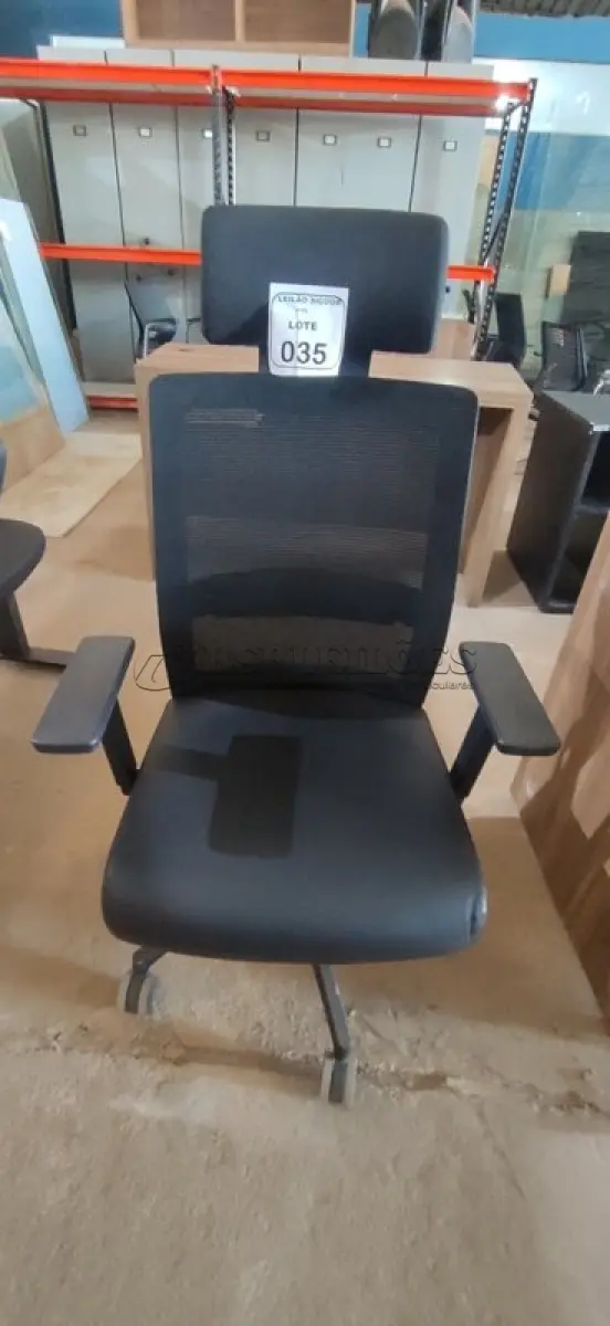 LOTE 035 - 01 CADEIRA EXECUTIVA IMPCT MARELLI PRETA COM ENCOSTO EM TELA. (NO ESTADO) ATENÇÃO! FAZER A VISITAÇÃO ANTES DE ARREMATAR, NÃO SABEMOS SE FUNCIONA, LEILÃO NÃO TEM GARANTIA E NEM DEVOLUÇÃO, SUJEITO A POSSÍVEIS AVARIAS VISÍVEIS/OCULTAS E/OU AUSÊNCIA DE COMPONENTES.