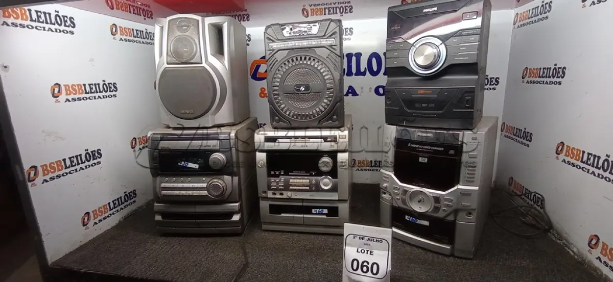 LOTE 060 - 05 APARELHOS DE SOM DE MARCAS E MODELOS DIVERSOS. (NO ESTADO) ATENÇÃO! FAZER A VISITAÇÃO ANTES DE ARREMATAR, NÃO SABEMOS SE FUNCIONA, LEILÃO NÃO TEM GARANTIA E NEM DEVOLUÇÃO, SUJEITO A POSSÍVEIS AVARIAS VISÍVEIS/OCULTAS E/OU AUSÊNCIA DE COMPONENTES.