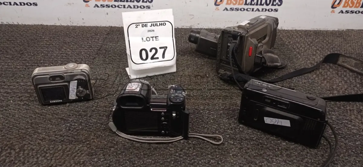 LOTE 027 - 01 FILMADORA MODELO S-VHS-C MARCA PANASONIC E 03 CÂMERAS FOTOGRÁFICAS DE MARCAS E MODELOS DIVERSOS. (NO ESTADO) ATENÇÃO! FAZER A VISITAÇÃO ANTES DE ARREMATAR, NÃO SABEMOS SE FUNCIONA, LEILÃO NÃO TEM GARANTIA E NEM DEVOLUÇÃO, SUJEITO A POSSÍVEIS AVARIAS VISÍVEIS/OCULTAS E/OU AUSÊNCIA DE COMPONENTES.