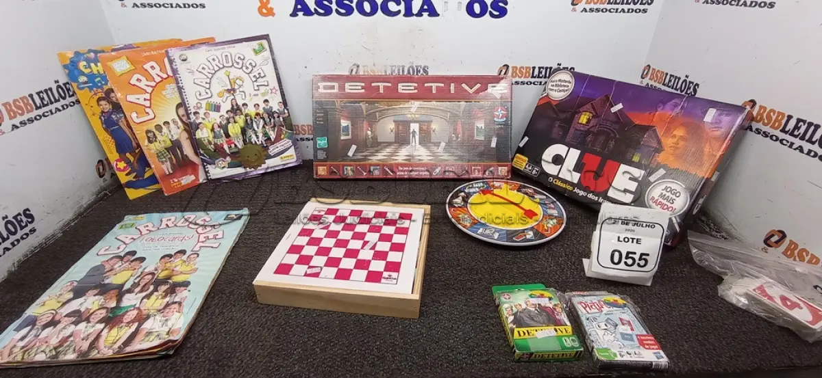 LOTE 055 - 01 LOTE COM VÁRIOS JOGOS DE TABULEIRO DIVERSOS. (NO ESTADO) ATENÇÃO! FAZER A VISITAÇÃO ANTES DE ARREMATAR, NÃO SABEMOS SE FUNCIONA, LEILÃO NÃO TEM GARANTIA E NEM DEVOLUÇÃO, SUJEITO A POSSÍVEIS AVARIAS VISÍVEIS/OCULTAS E/OU AUSÊNCIA DE COMPONENTES.
