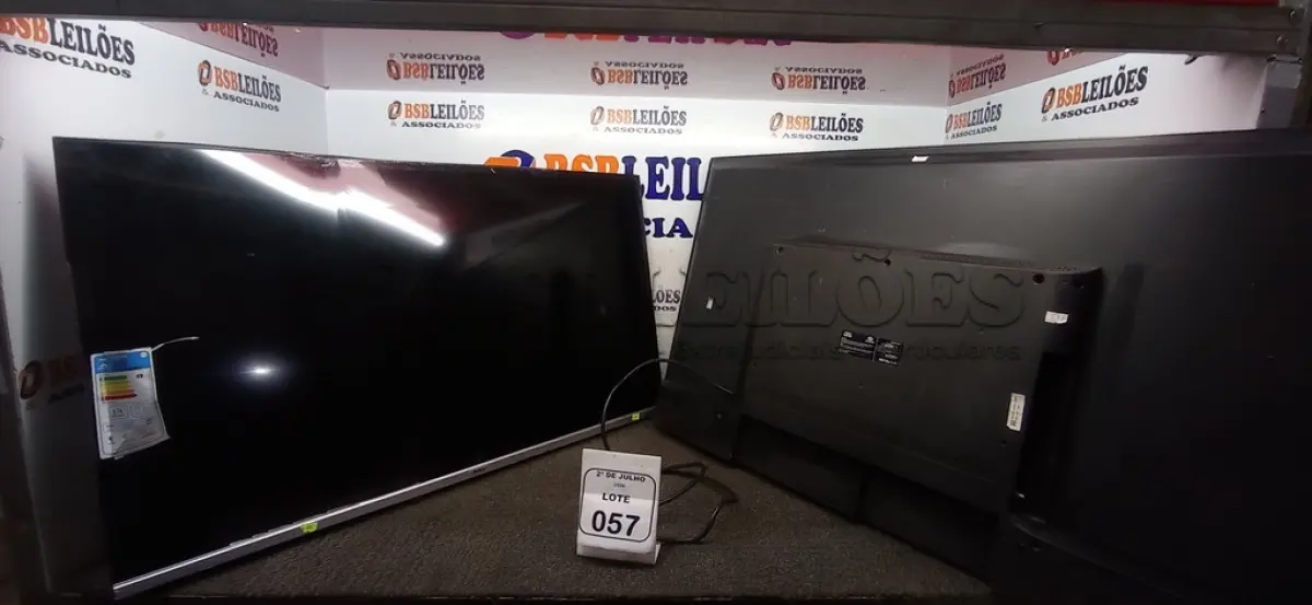 LOTE 057 - 02 TVS PARA RETIRADA DE PEÇAS MARCAS VIZZION E PHILCO. (NO ESTADO) ATENÇÃO! FAZER A VISITAÇÃO ANTES DE ARREMATAR, NÃO SABEMOS SE FUNCIONA, LEILÃO NÃO TEM GARANTIA E NEM DEVOLUÇÃO, SUJEITO A POSSÍVEIS AVARIAS VISÍVEIS/OCULTAS E/OU AUSÊNCIA DE COMPONENTES.