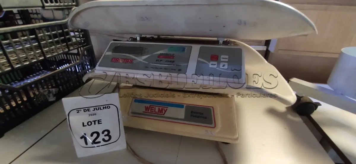 LOTE 123 - 02 BALANÇAS PEDIÁTRICAS. (NO ESTADO) ATENÇÃO! FAZER A VISITAÇÃO ANTES DE ARREMATAR, NÃO SABEMOS SE FUNCIONA, LEILÃO NÃO TEM GARANTIA E NEM DEVOLUÇÃO, SUJEITO A POSSÍVEIS AVARIAS VISÍVEIS/OCULTAS E/OU AUSÊNCIA DE COMPONENTES.