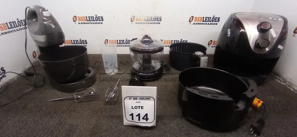 LOTE 114 - 01 AIR FRYER, 01 ESPREMEDOR DE FRUTAS E 01 BATEDEIRA MARCA MONDIAL. (NO ESTADO) ATENÇÃO! FAZER A VISITAÇÃO ANTES DE ARREMATAR, NÃO SABEMOS SE FUNCIONA, LEILÃO NÃO TEM GARANTIA E NEM DEVOLUÇÃO, SUJEITO A POSSÍVEIS AVARIAS VISÍVEIS/OCULTAS E/OU AUSÊNCIA DE COMPONENTES.
