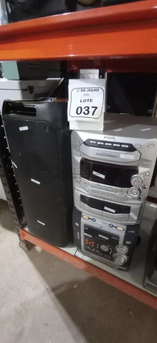 LOTE 037 - 03 APARELHOS DE SOM DE MARCAS E MODELOS DIVERSOS. (NO ESTADO) ATENÇÃO! FAZER A VISITAÇÃO ANTES DE ARREMATAR, NÃO SABEMOS SE FUNCIONA, LEILÃO NÃO TEM GARANTIA E NEM DEVOLUÇÃO, SUJEITO A POSSÍVEIS AVARIAS VISÍVEIS/OCULTAS E/OU AUSÊNCIA DE COMPONENTES.